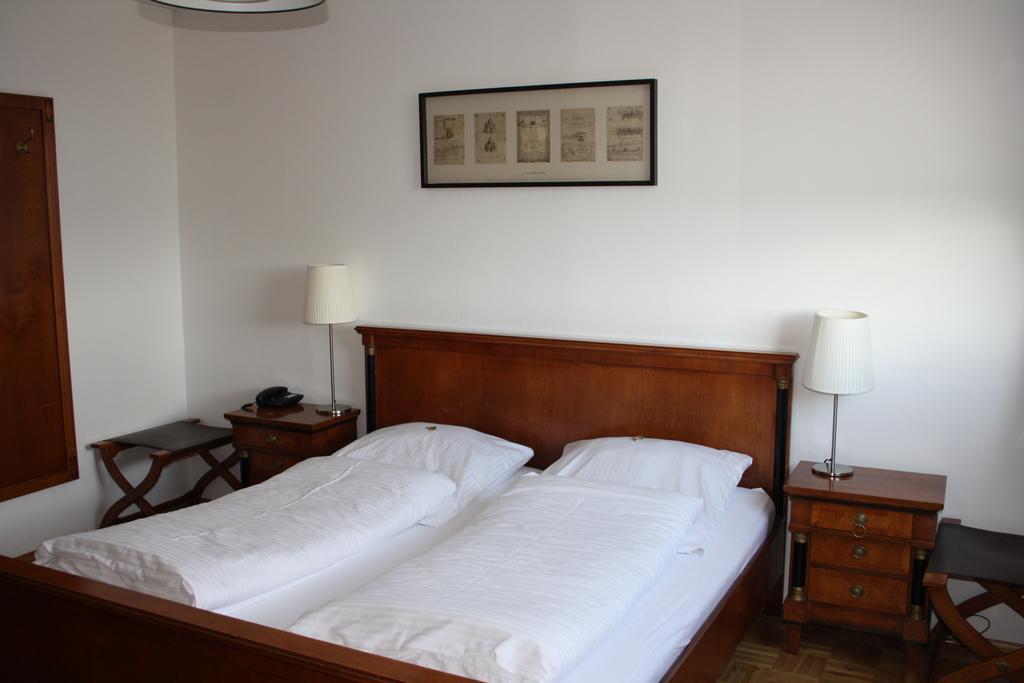 Hotel Schwarzer Adler Moers Esterno foto