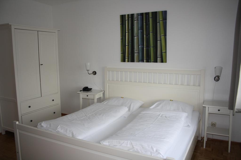 Hotel Schwarzer Adler Moers Esterno foto