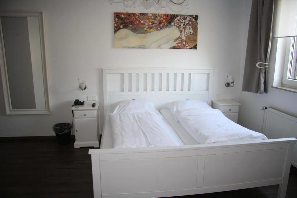 Hotel Schwarzer Adler Moers Esterno foto